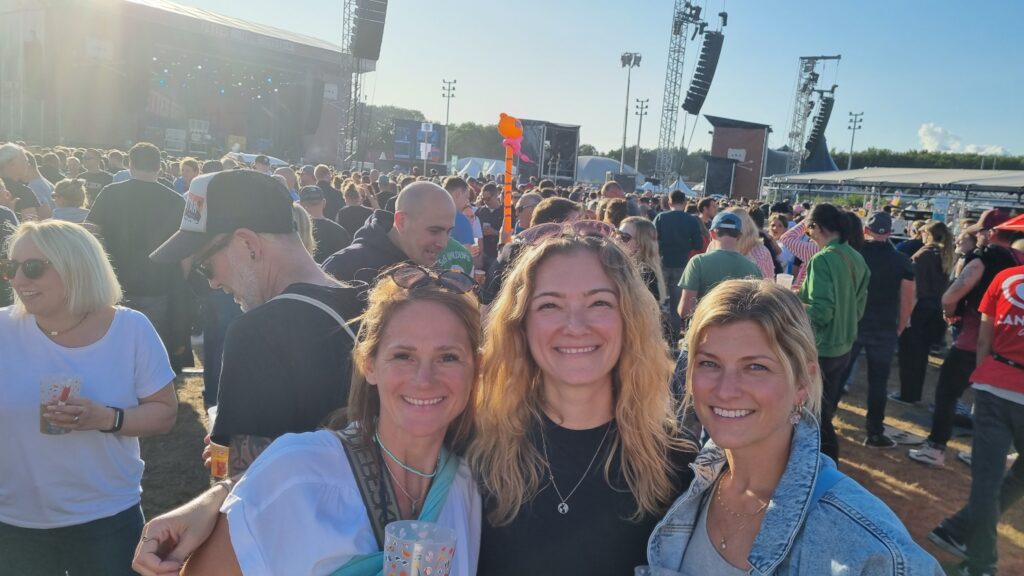 Die Fotografin mit Freundinnen auf einem Festival