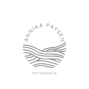 Annika Paysen Fotografie Logo klein mit Wellenmuster