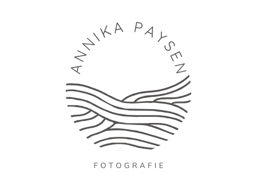 Annika Paysen Fotografie Logo mit Wellenmuster